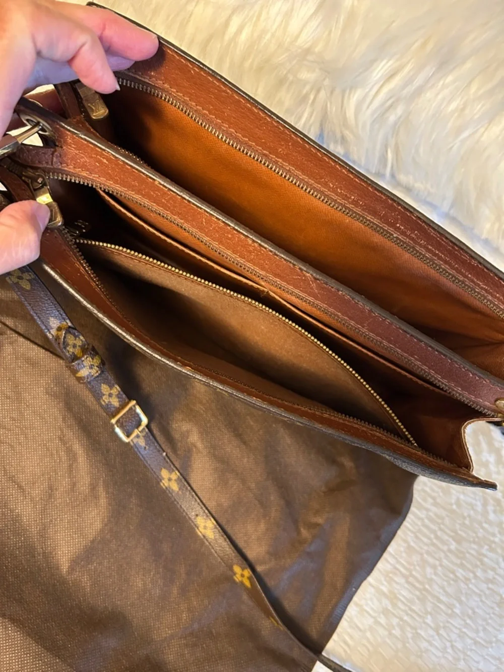 Louis Vuitton Monogram Canvas Brown & Gold Crossbody Bag - Picture 4 of 11